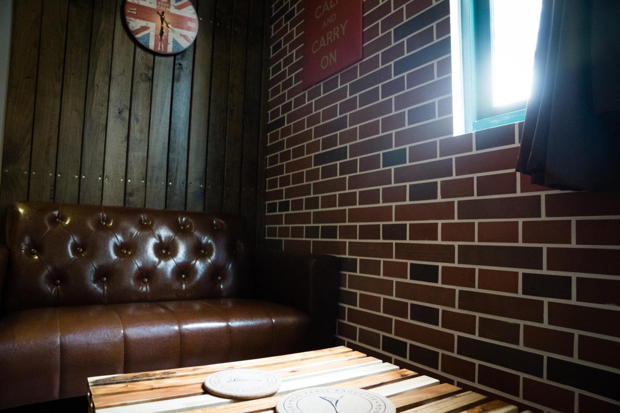 Baker Street London Style Inn Ταϊνάν Εξωτερικό φωτογραφία